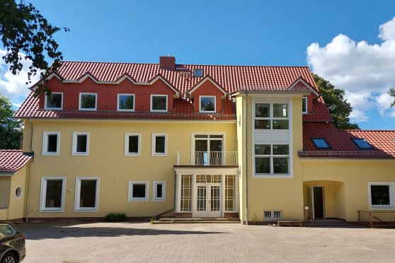 Zimmerer- Dachdecker - und Bauklempnerarbeiten einer sozialen Einrichtung.
